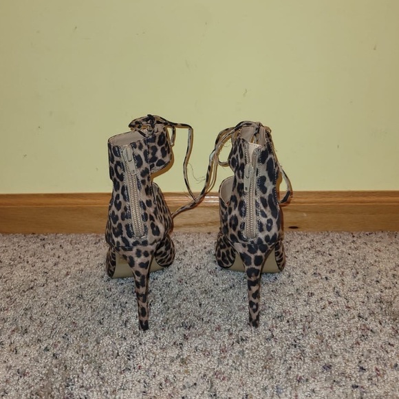 Express Heels Size 8 Leopard Animal Print Cheetah Lace Up Pointed Toe Pumps - Picture 2 of 4